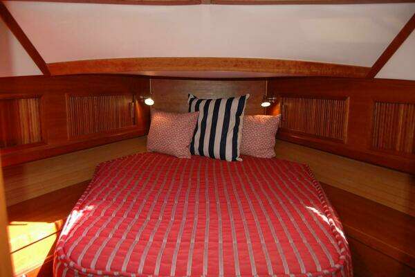 Sabre 36 Flybridge Sedan Yacht For Sale