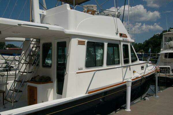 Sabre 36 Flybridge Sedan Yacht For Sale