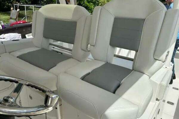 Pursuit S 328 Yacht For Sale