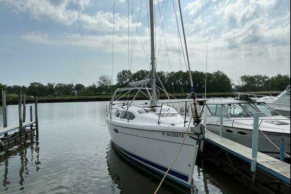 Photo of the 2000 Hunter 340 "Chip Ahoy"