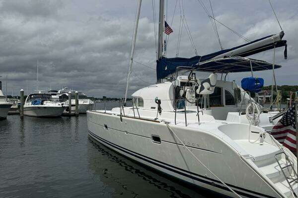 Photo of the 2000 Lagoon 380 "Wylicat"