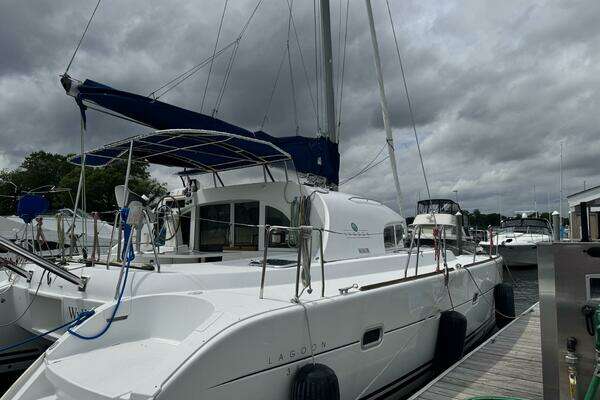 Photo of the 2000 Lagoon 380 "Wylicat"