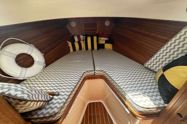 Hinckley Picnic Boat Yacht For Sale
