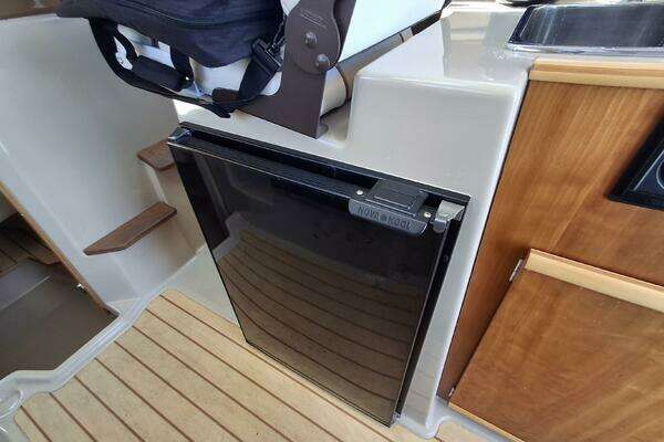 Cutwater 24C Yacht For Sale