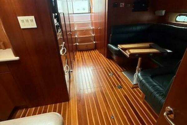 Tiara Yachts 5200 Express Yacht For Sale