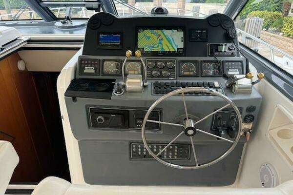 Tiara Yachts 5200 Express Yacht For Sale
