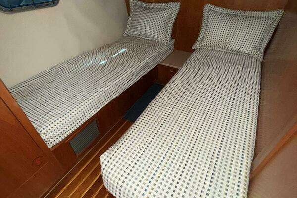 Tiara Yachts 5200 Express Yacht For Sale