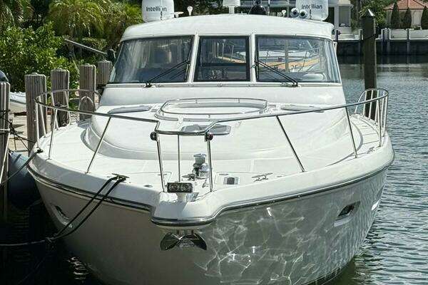 Tiara Yachts 5200 Express Yacht For Sale