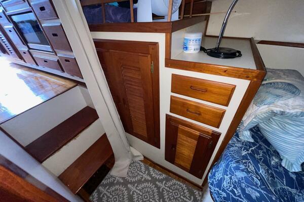 Zettie Ray 30ft Willard Yacht For Sale