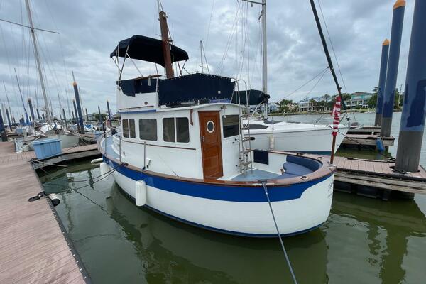 Zettie Ray 30ft Willard Yacht For Sale