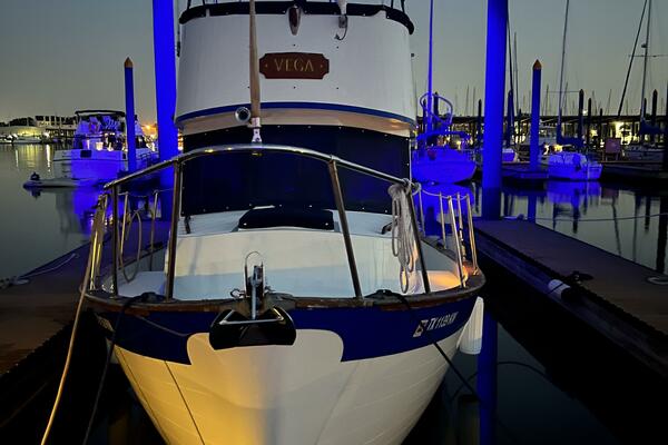 Zettie Ray 30ft Willard Yacht For Sale