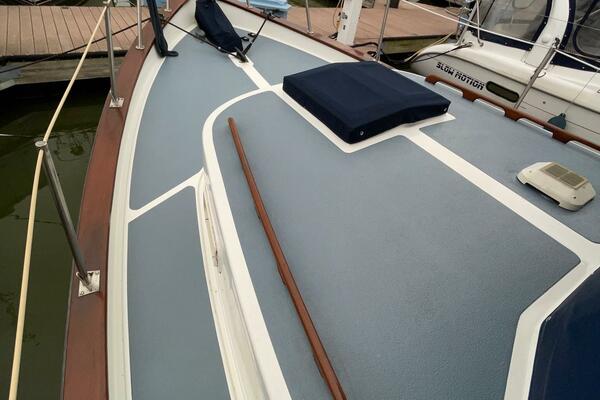 Zettie Ray 30ft Willard Yacht For Sale