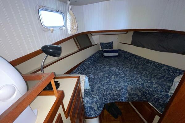 Zettie Ray 30ft Willard Yacht For Sale
