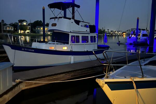 Zettie Ray 30ft Willard Yacht For Sale