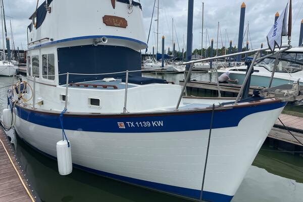 Zettie Ray 30ft Willard Yacht For Sale
