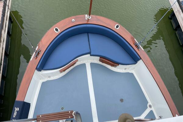 Zettie Ray 30ft Willard Yacht For Sale