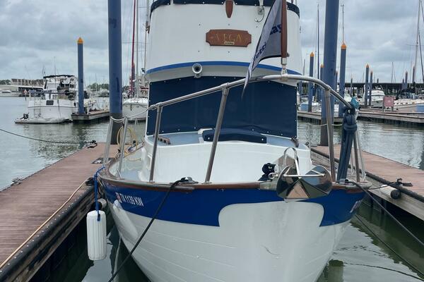 Zettie Ray 30ft Willard Yacht For Sale