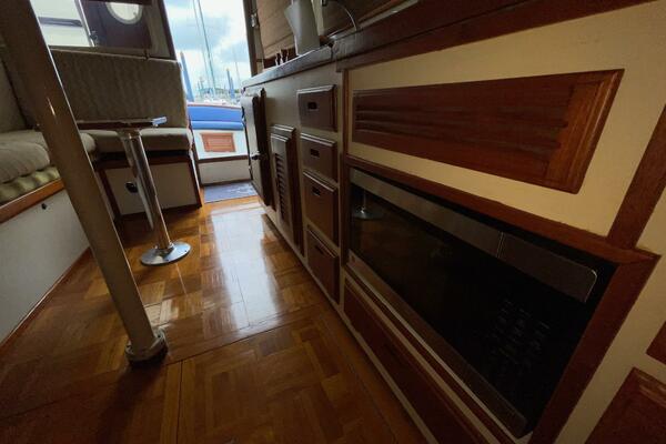 Zettie Ray 30ft Willard Yacht For Sale