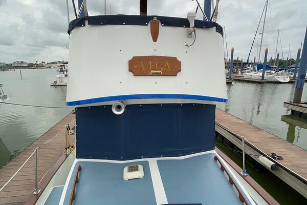 Zettie Ray 30ft Willard Yacht For Sale