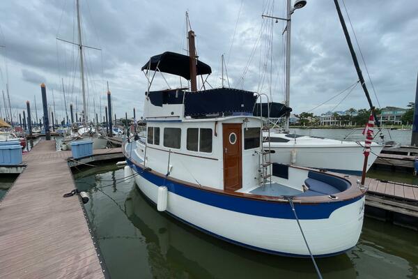 Zettie Ray 30ft Willard Yacht For Sale