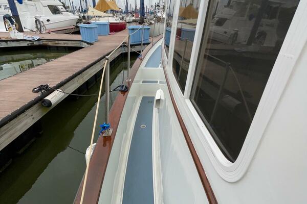 Zettie Ray 30ft Willard Yacht For Sale