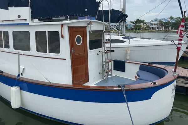 Zettie Ray 30ft Willard Yacht For Sale