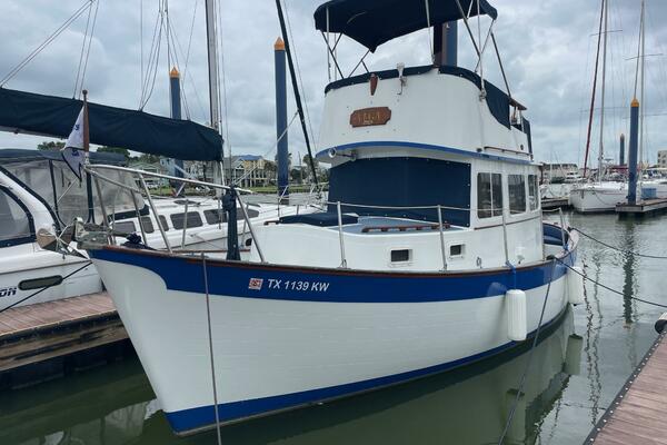 Zettie Ray 30ft Willard Yacht For Sale