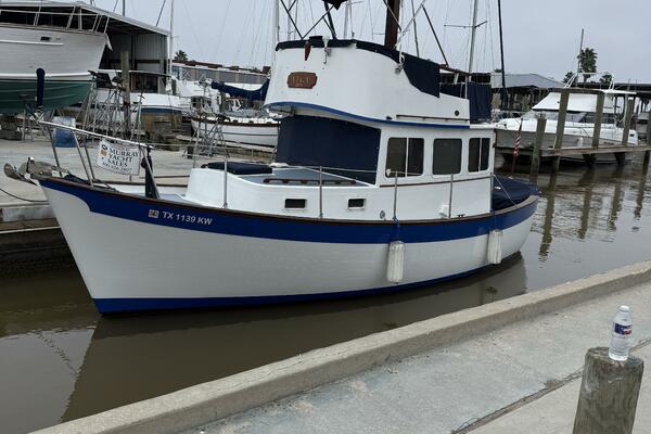 Zettie Ray 30ft Willard Yacht For Sale