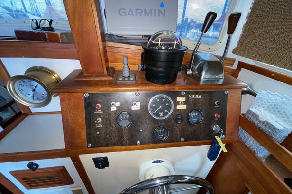 Zettie Ray 30ft Willard Yacht For Sale