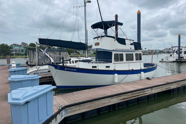 Zettie Ray 30ft Willard Yacht For Sale
