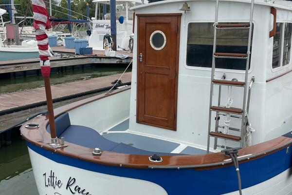 Zettie Ray 30ft Willard Yacht For Sale