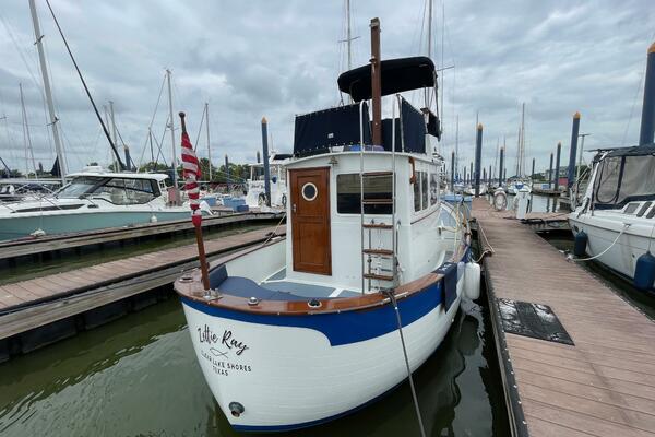 Zettie Ray 30ft Willard Yacht For Sale