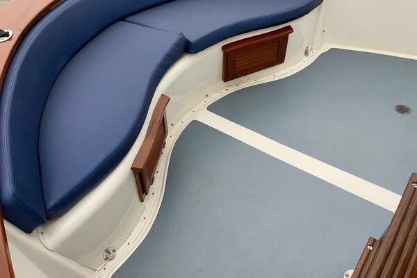 Zettie Ray 30ft Willard Yacht For Sale