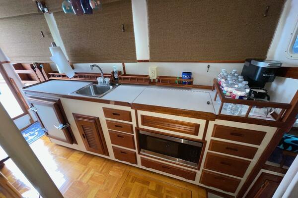 Zettie Ray 30ft Willard Yacht For Sale