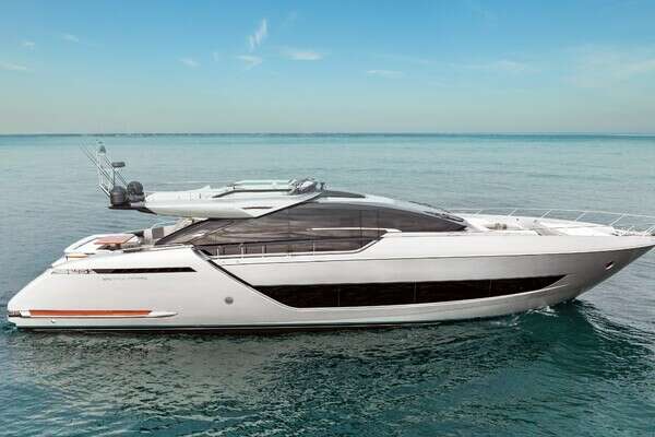 88-ft-Riva-2021-88' Folgore-FERRETTI GROUP TRADE Fort Lauderdale Florida United States  yacht for sale