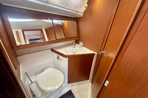 Beneteau Oceanis 45 Yacht For Sale