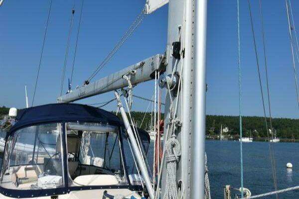 Photo of the 2004 Island Packet 485 "CHINOOK"