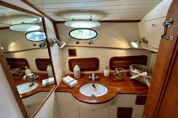 Hinckley 36 EP Yacht For Sale