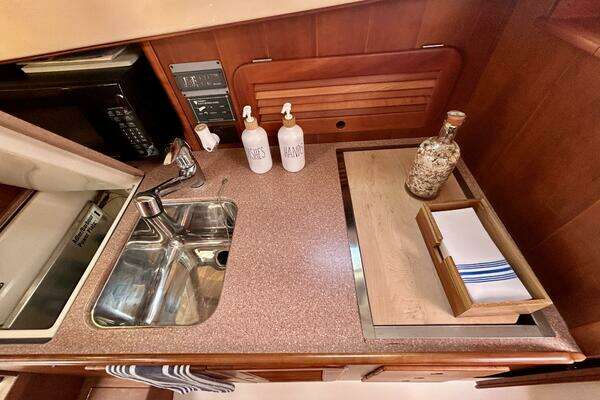 Hinckley 36 EP Yacht For Sale