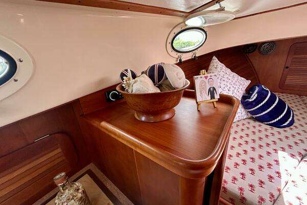 Hinckley 36 EP Yacht For Sale