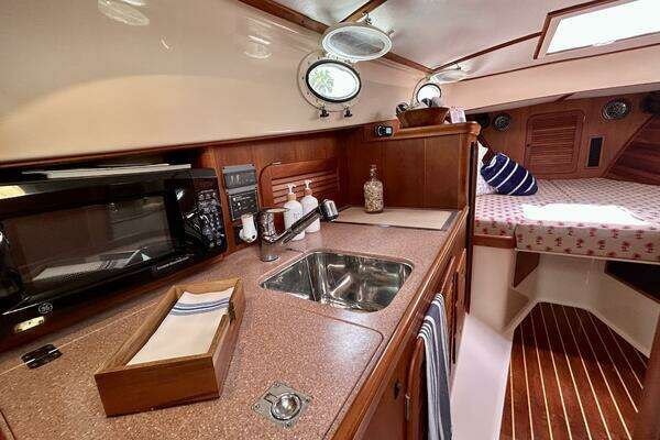 Hinckley 36 EP Yacht For Sale