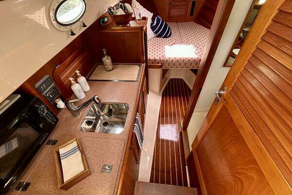 Hinckley 36 EP Yacht For Sale