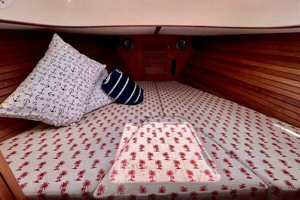 Hinckley 36 EP Yacht For Sale