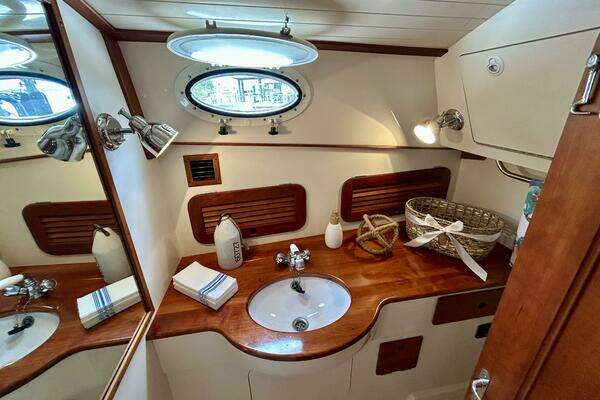 Hinckley 36 EP Yacht For Sale