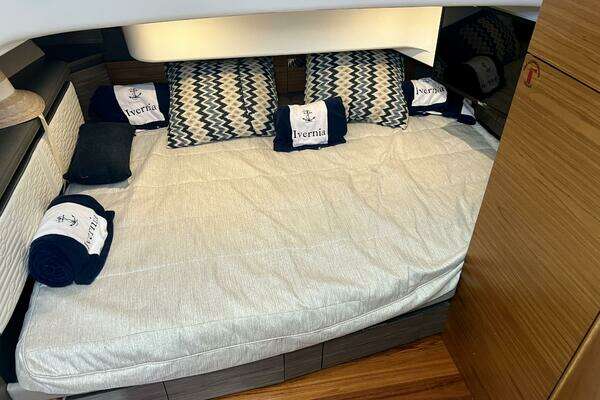 Tiara Yachts 43 LS Yacht For Sale