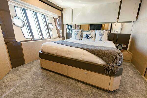 Ferretti Yachts 750 Yacht For Sale