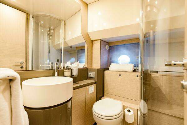 Ferretti Yachts 750 Yacht For Sale