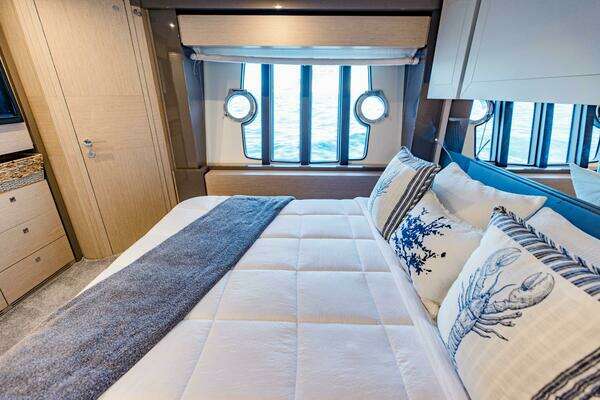 Ferretti Yachts 750 Yacht For Sale