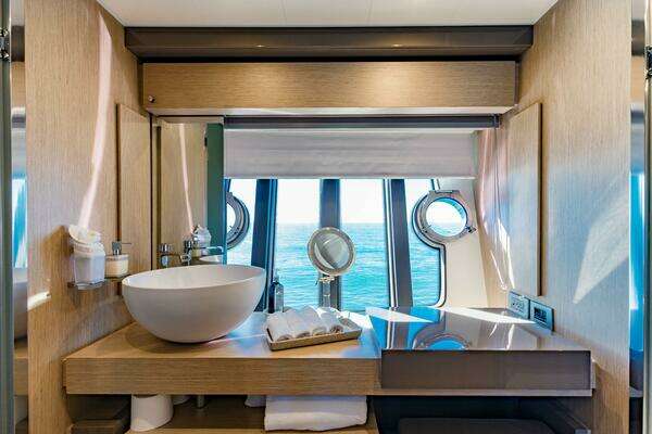 Ferretti Yachts 750 Yacht For Sale