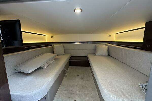 Sea Ray 320 Sundancer Yacht For Sale